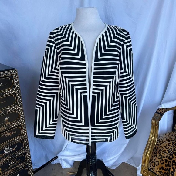 Draper's & Damon's Black and white geometric patterned jacket - Picture 2 of 4